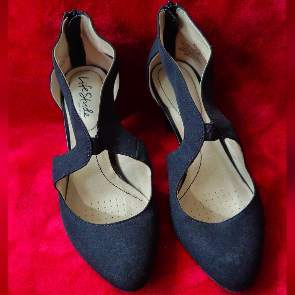Life Stride Giovanne 2 Black Back Zipper Heels - Size 8W